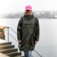Regn-poncho med hette. Olivengrønn