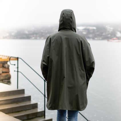 Regn-poncho med hette. Olivengrønn