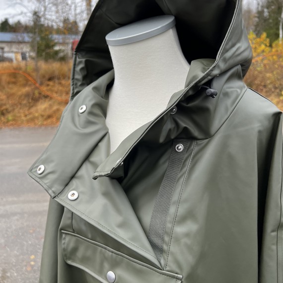 Regn-poncho med hette. Olivengrønn