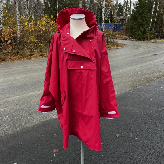 Regn-poncho med hette. Rød