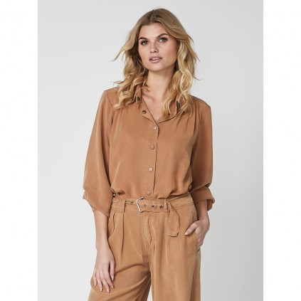 NÜ. Rasmine bluse. Camel mix