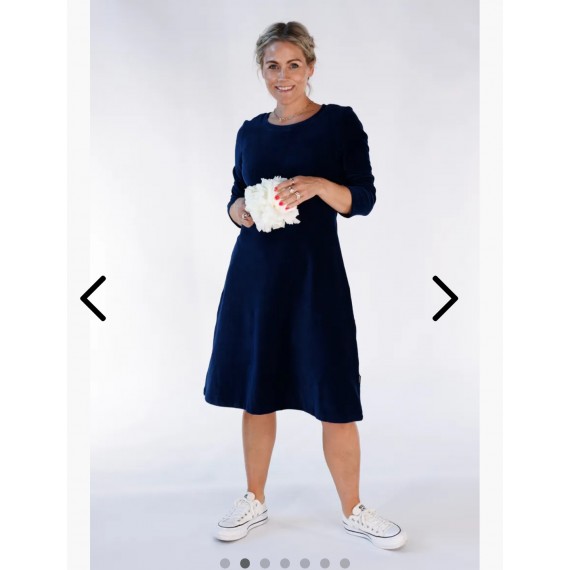 ko:ko norway. Elli navyblue babycord kjole