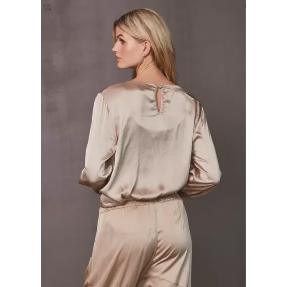 NÜ, Xia bluse. Elm wood