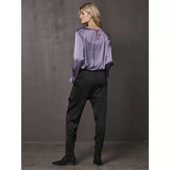 NÜ, Xia bluse. Pale purple