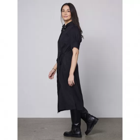 NÜ Ymke 1. omslagskjole. Sort