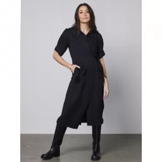 NÜ Ymke 1. omslagskjole. Sort