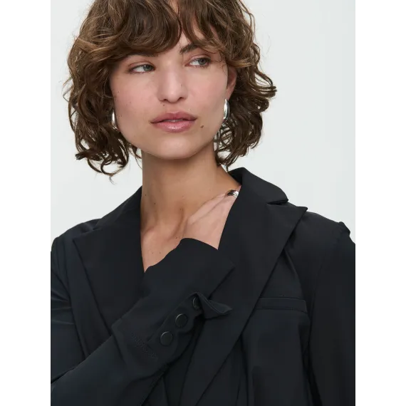 Jane Lushka. Roma easy wear blazer. Svart