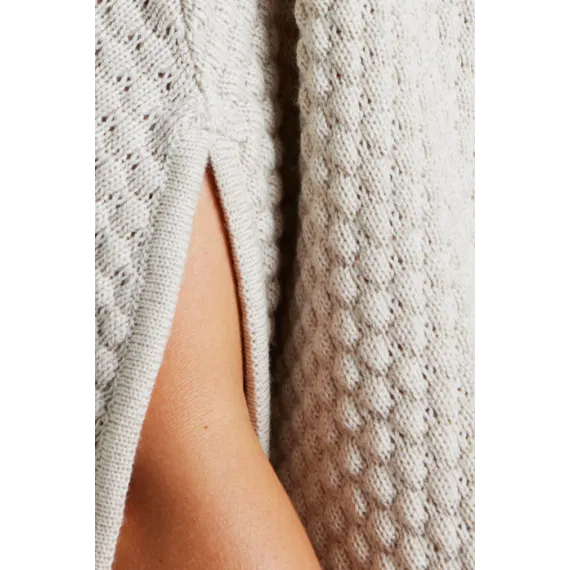 Sibin Linnebjerg. ADI poncho. Offwhite
