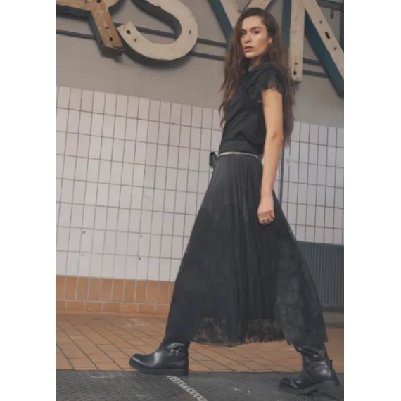 NÜ. AKIA BELTBAG. Svart