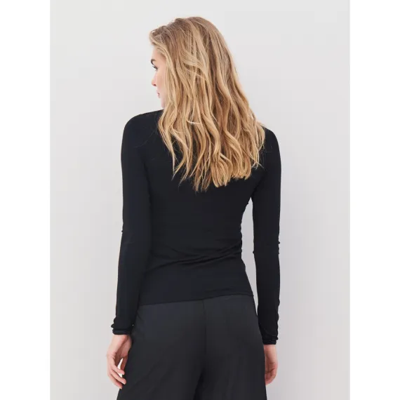 NÜ. ADELE høyhalset  t-skjorte. Svart