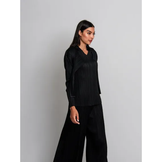 Alquema. Simply pleat bolero. Black