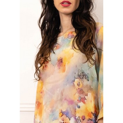 Kjole med malerisk blomster-print. Multi.