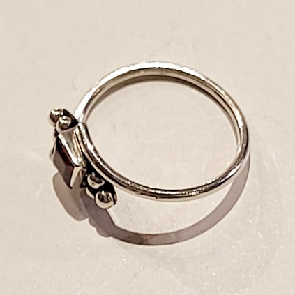 Sølvring med granat. 925S.