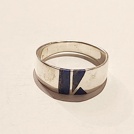 Sølvring med lapis lazilu. 925S.