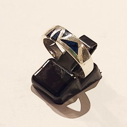 Sølvring med lapis lazilu.925S.